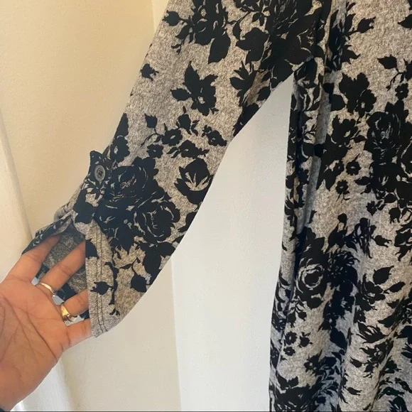 Gray and Black Floral Dress with pockets - Picture 2 of 4
